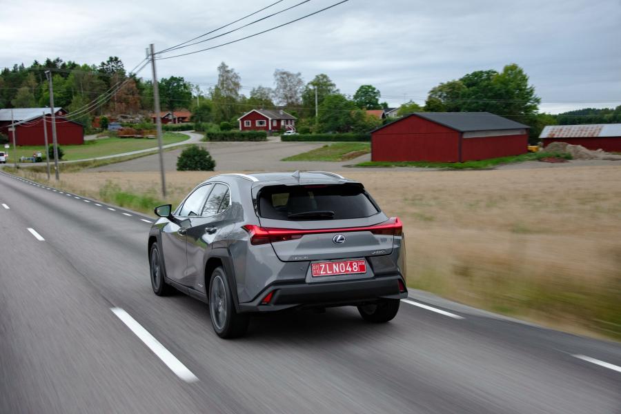  Lexus UX250h 2018 года  (WW) (фото 22 из 40)
